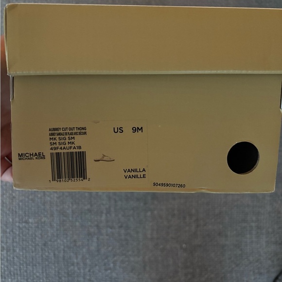 Michael Kors Flat Logo Sandals Vanilla Leather Trim 9M - Picture 5 of 13